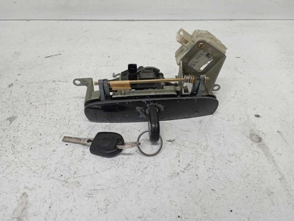 POIGNEE DE HAYON VW POLO 9N/9N3 - Vue 2